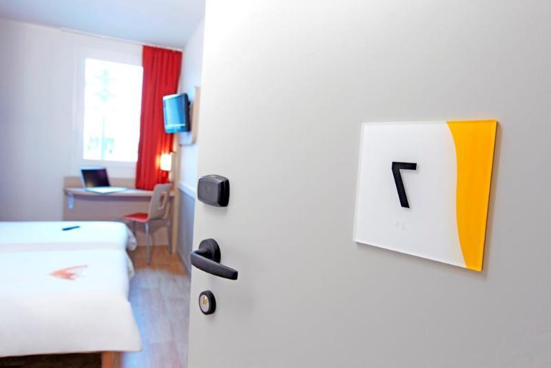 พรีเมียรคลาสมอนเดอมาร์ซันเซ็นต์เอวิต Hotel Saint-Avit  ภายนอก รูปภาพ